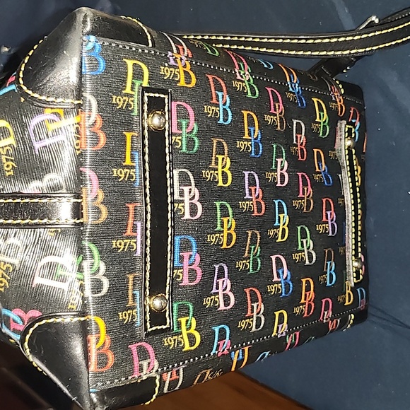 ❣️Dooney & Bourke Black Multicolor Logo Leather Satchel Bag w/Strap - Picture 5 of 8